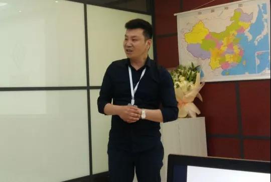 16岁带60元闯荡江苏，，，，，，，奋斗25年成功转型牵手腾博tengbo
