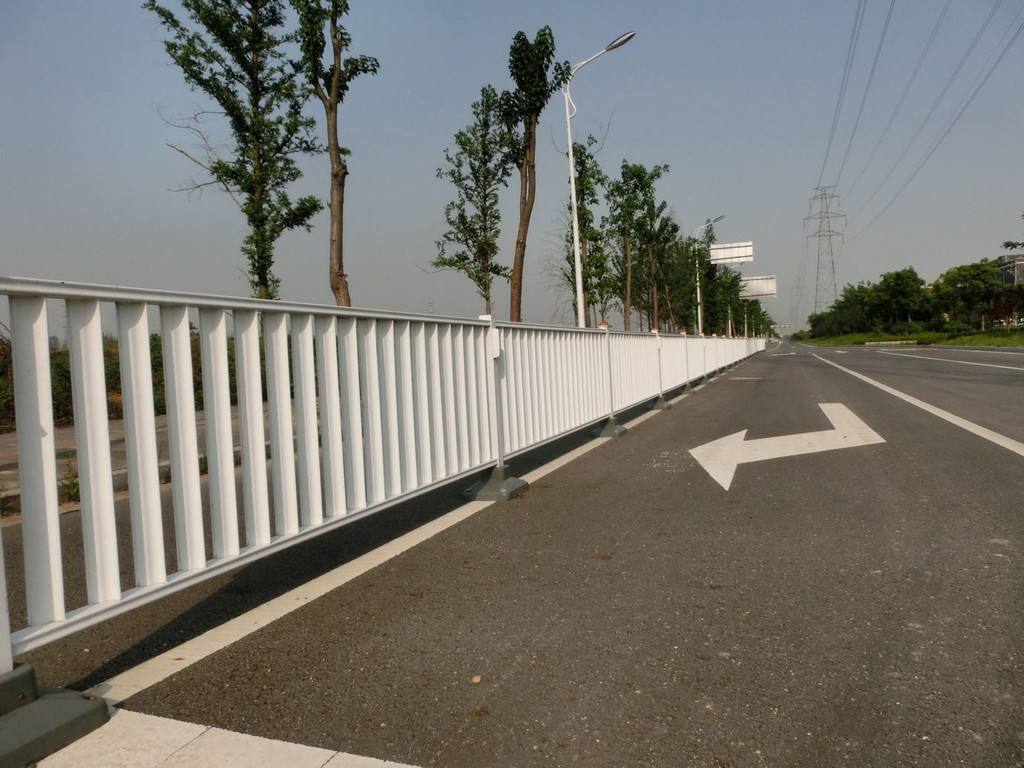 城市路路护栏材质若何选择