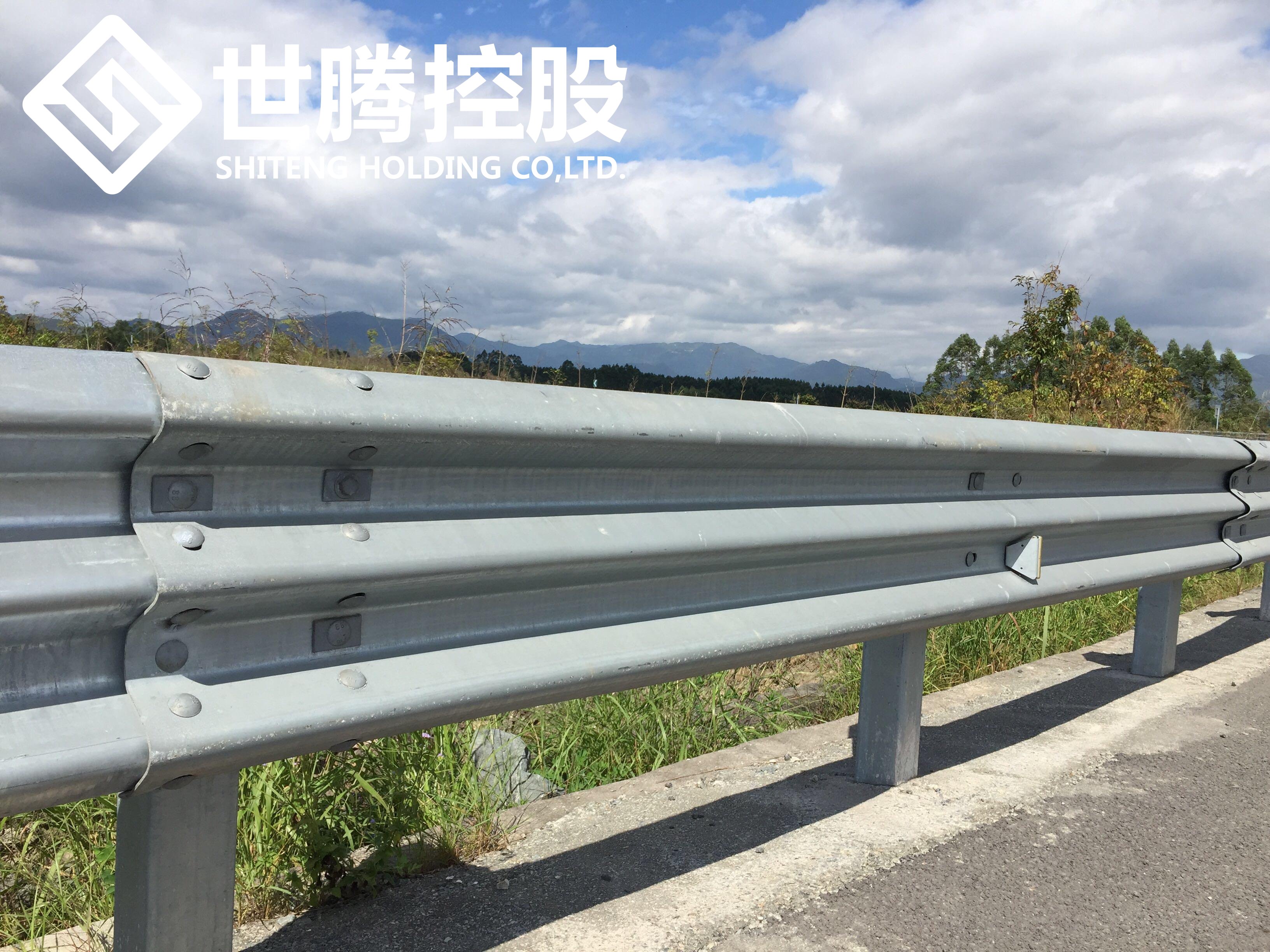 应该若何进行规范化设置路路护栏？？？？？？？？