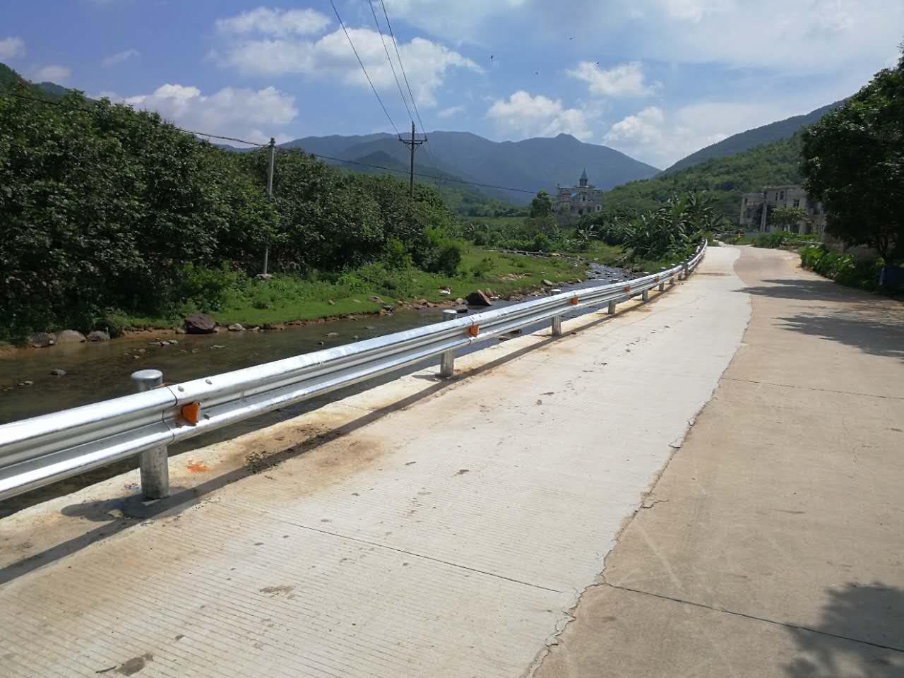 锌钢景观护栏和路路护栏的区别